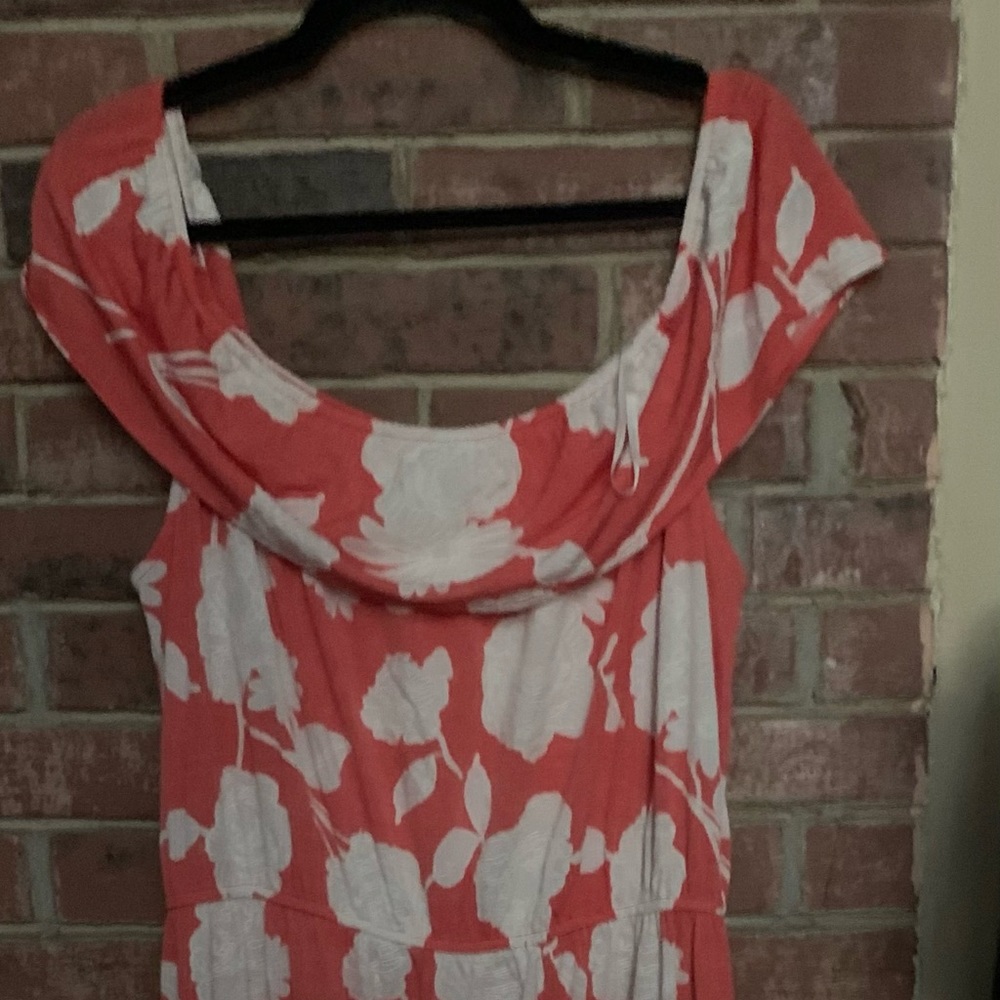 Cute floral dress!